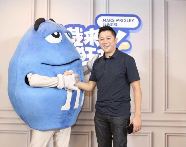 玛氏箭牌中国区总裁麦伟坚先生在直播现场与m豆互动.jpg